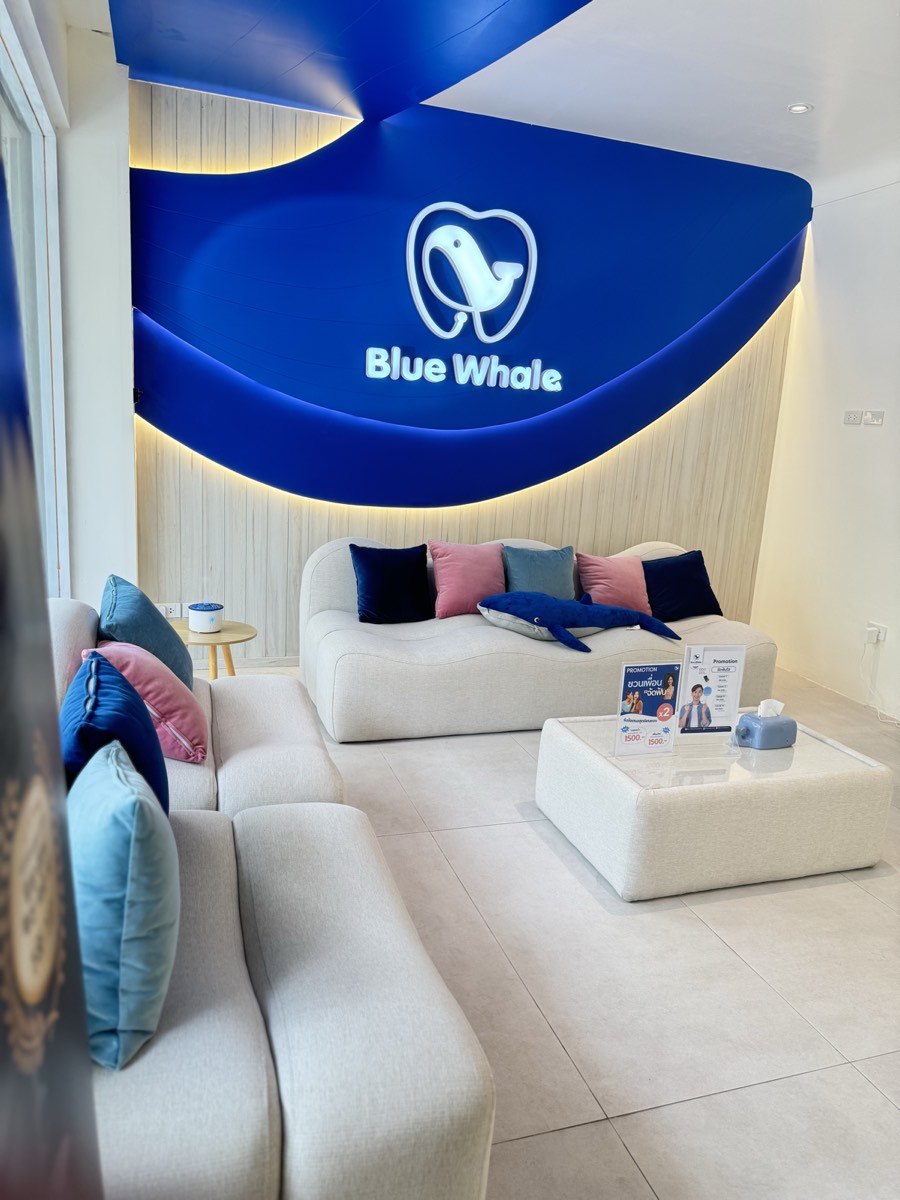 บรรยากาศภายในคลินิก Blue Whale Dental โทนอบอุ่น สะอาด สงบ